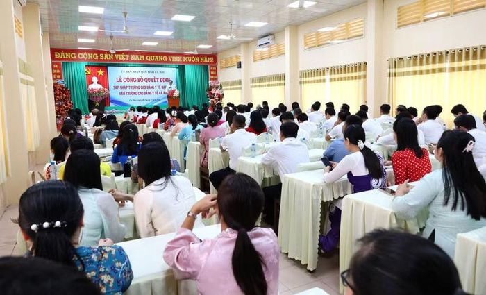 Quang cảnh lễ công bố.