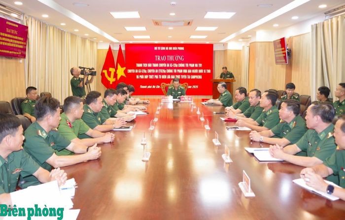 Các đại biểu dự trao thưởng. Ảnh: Lê Khoa