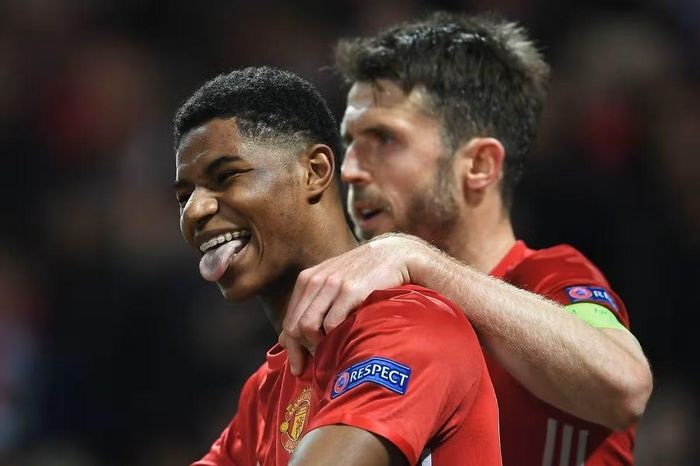Rashford và Carrick từng là đồng đội trong nhiều năm