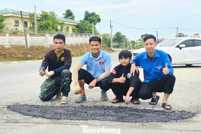 Một ổ gà được lấp lại là giảm đi một nguy cơ tai nạn.