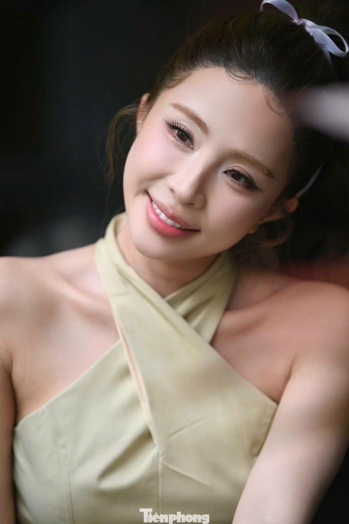 Ở tuổi 38, Quỳnh Nga nói cô chưa có kế hoạch kết hôn hay sinh con. Nữ diễn viên thừa nhận từng nghĩ đến phương pháp thụ tinh trong ống nghiệm (IVF). Cô cho rằng đó là việc khá văn minh và không sợ bị đánh giá. Tuy nhiên, Quỳnh Nga vẫn muốn con mình được sinh ra trong gia đình có đầy đủ bố mẹ.