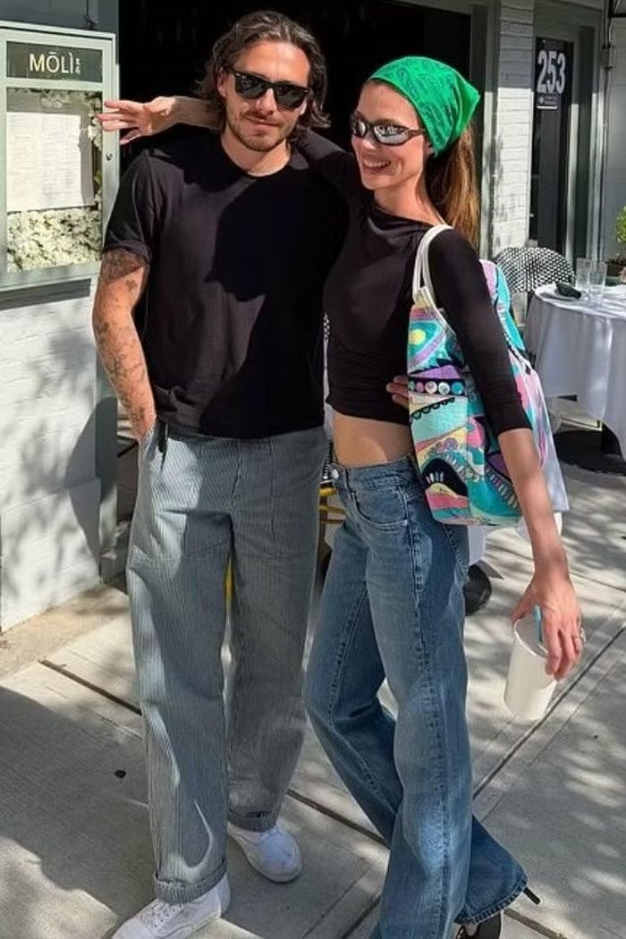 Brooklyn và Nicola Peltz suýt chạm mặt vợ chồng Beckham trong chuyến nghỉ dưỡng ở Pháp.
