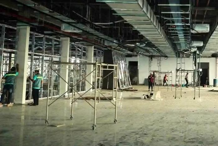 Theo quy hoạch, tới năm 2030, sân bay Cà Mau đạt cấp 4C, công suất 1 triệu hành khách và 1.000 tấn hàng hóa mỗi năm. Ngoài nâng cấp, mở rộng đường băng, sân đỗ, nhà ga hành khách, sân bay Cà Mau còn được đầu tư nâng cấp các công trình quản lý bay (đài kiểm soát không lưu và hệ thống dẫn đường), tổng vốn gần 260 tỷ đồng, do Tổng Công ty Quản lý bay Việt Nam (VATM) làm chủ đầu tư.