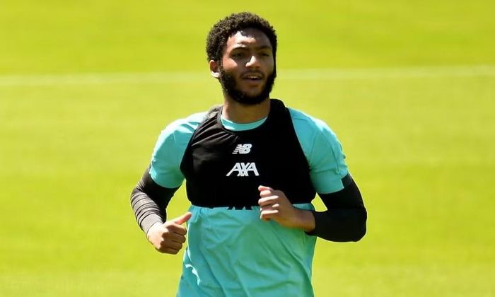  Trung vệ Joe Gomez lại tái phát chấn thương và không kịp đá trận ra quân mùa giải 2026/27. 