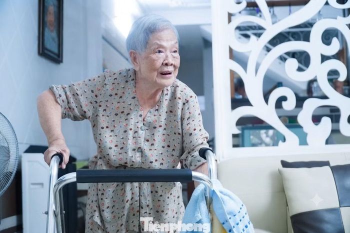 Bà Trần Thị Út (92 tuổi) vợ của Liệt sĩ Trần Phú Cương (bí danh Năm Mộc).