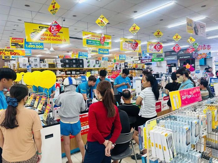 Khoản chi trả này phản ánh kết quả vượt trội của quá trình tái cấu trúc hệ thống, khi doanh nghiệp dịch chuyển trọng tâm từ mở rộng mạng lưới sang tối ưu hóa hiệu quả vận hành trên từng điểm bán hiện hữu