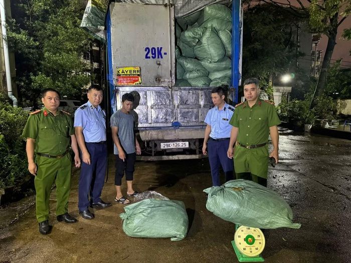 Phát hiện hơn 8,7 tấn chân gà không rõ nguồn gốc ở Móng Cái.