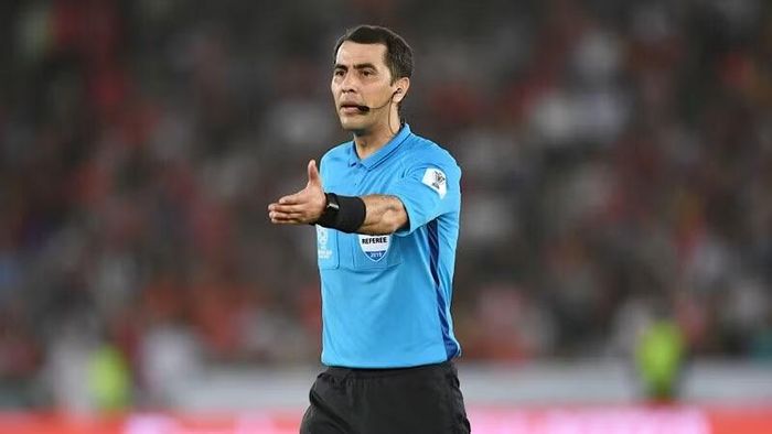 Trọng tài Ravshan Irmatov đang bị truyền thông Hàn Quốc réo tên