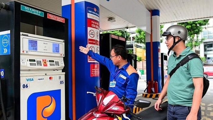 Giá xăng dầu đồng loạt giảm. (Ảnh minh họa)