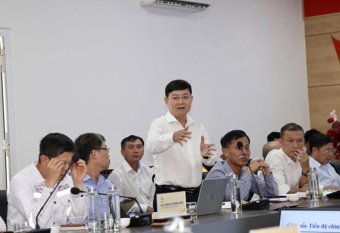 Đại diện các đơn vị báo cáo tình hình triển khai từng hợp phần của chuỗi dự án.