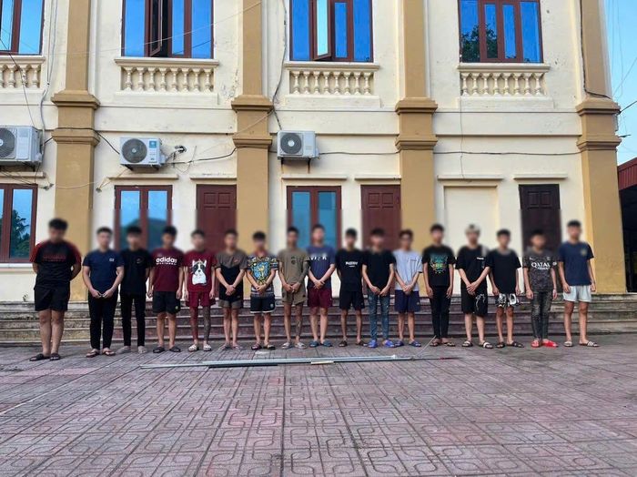 Các đối tượng và hung khí sử dụng tham gia hỗn chiến. (Ảnh: CAHY).