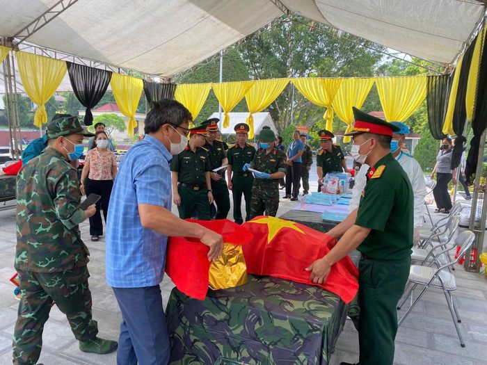 Ban Chỉ đạo về tìm kiếm, quy tập và xác định danh tính HCLS tỉnh Thái Nguyên tổ chức khai quật, lấy mẫu HCLS tại Nghĩa trang liệt sĩ Phủ Thông (xã Phủ Thông).