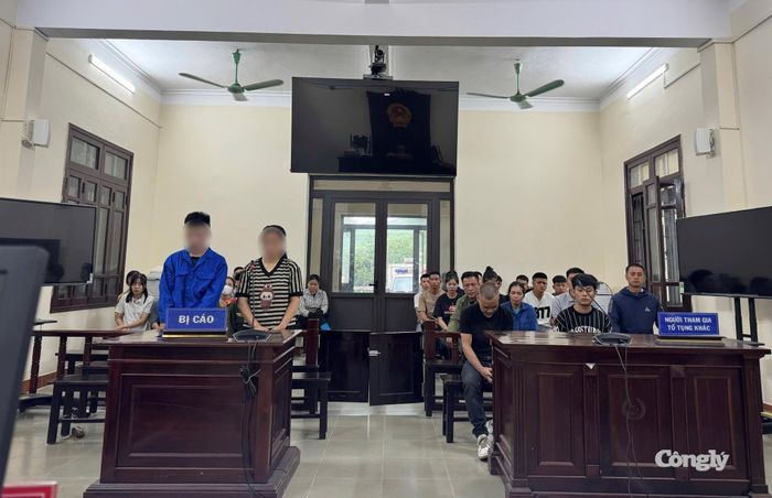 TAND khu vực 4 - Quảng Ninh mở phiên tòa xét xử hai bị cáo mua bán cần sa qua mạng xã hội. (Ảnh: TV)