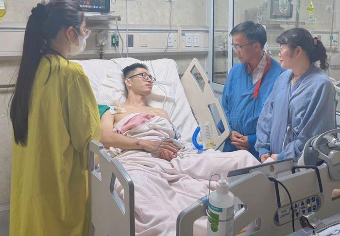 Bác sĩ Chiến đang bình phục dần dần. Ảnh: BVCC.
