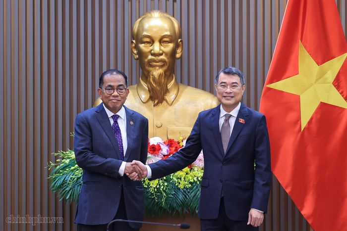 Thủ tướng Lê Minh Hưng tiếp Bộ trưởng Quốc phòng Malaysia Mohamed Khaled bin Nordin. Ảnh: VGP/Nhật Bắc