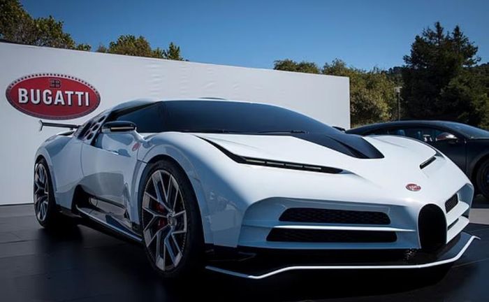 Bugatti Centodieci từng được RM Sotheby's ước tính có giá khoảng 12,5 triệu bảng Anh.