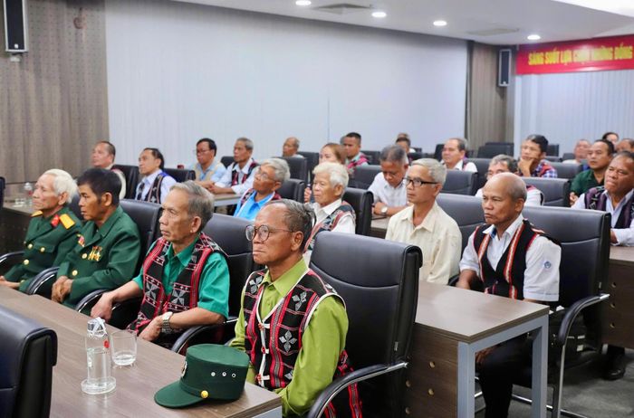 Các đại biểu Người có uy tín TP. Huế tham dự chương trình gặp mặt, trao đổi và cập nhật thông tin, chính sách dân tộc tại trụ sở Bộ Dân tộc và Tôn giáo