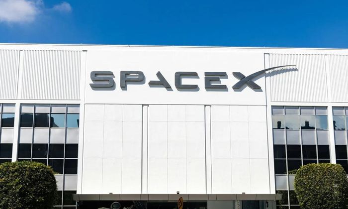 Lãnh đạo SpaceX bày tỏ tham vọng trở thành nhà mạng toàn diện, cạnh tranh với các ông lớn viễn thông truyền thống. Ảnh: Unplash