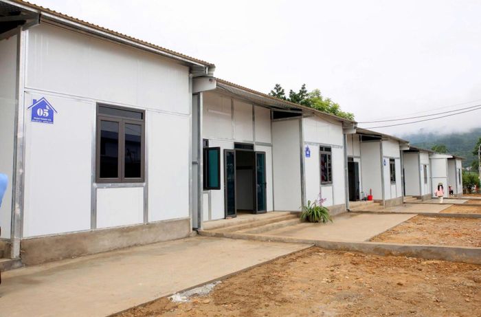 24 ngôi nhà được xây dựng "thần tốc" cho người dân bị mất nhà do lũ quét. Ảnh: UBND xã Mường Than