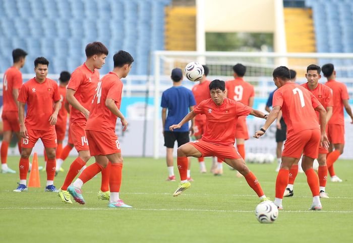 Sau trận thắng Indonesia 3-0, tuyển Việt Nam chỉ cần hòa Campuchia là vào bán kết.