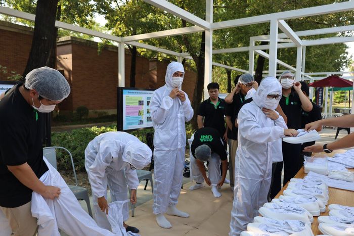 Sinh viên Asia University Program làm quen quy trình an toàn trước khi tham quan trung tâm bán dẫn tại Asia University