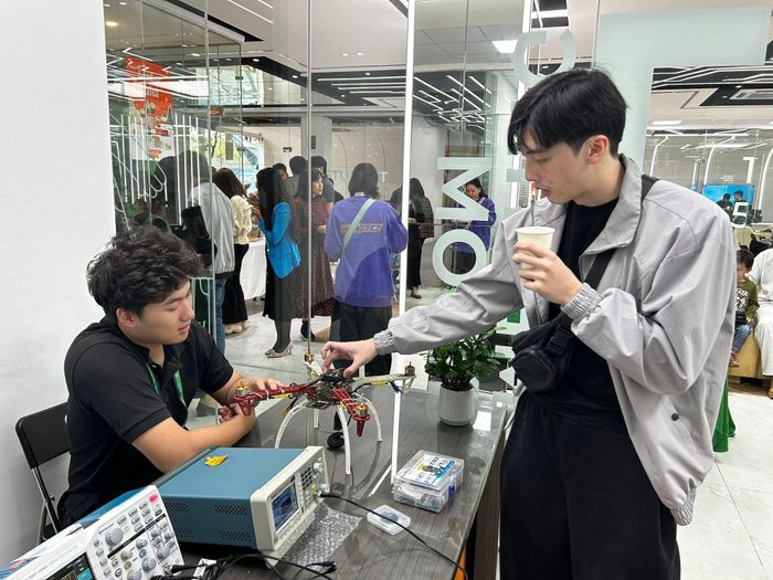 Sinh viên Asia University Program rèn tư duy kỹ thuật và khả năng ứng dụng qua các hoạt động thực hành