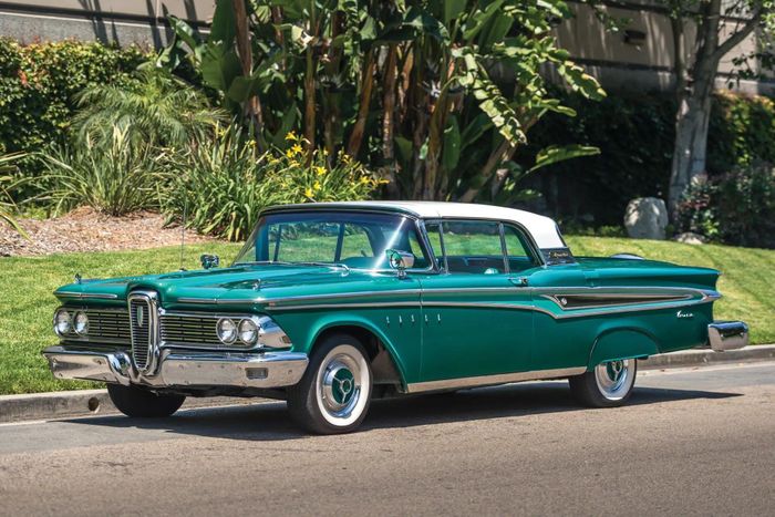 Giá bán cao, thiết kế gây tranh cãi khiến Edsel thua lỗ nặng. Ảnh: RM Sothebys
