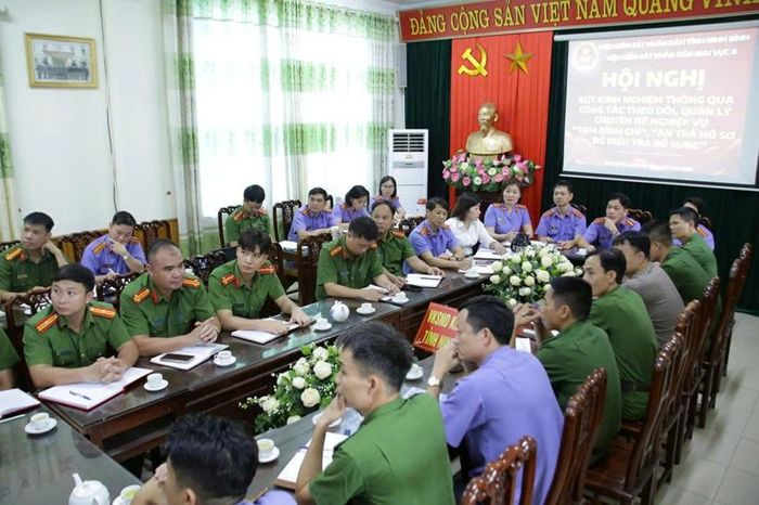  Các đại biểu tham dự Hội nghị trực tuyến về công tác tạm đình chỉ và trả hồ sơ để điều tra bổ sung.