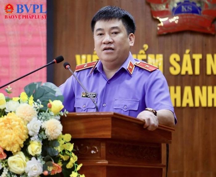  Đồng chí Nguyễn Tiến Dũng, Bí thư Đảng ủy, Viện trưởng VKSND tỉnh phát biểu chúc mừng.