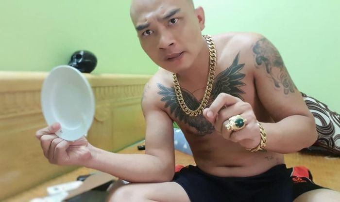  Tiến "Bịp" với nhiều clip gây tranh cãi, được nhiều người xem nhưng cũng không ít người lo ngại về ảnh hưởng tiêu cực.