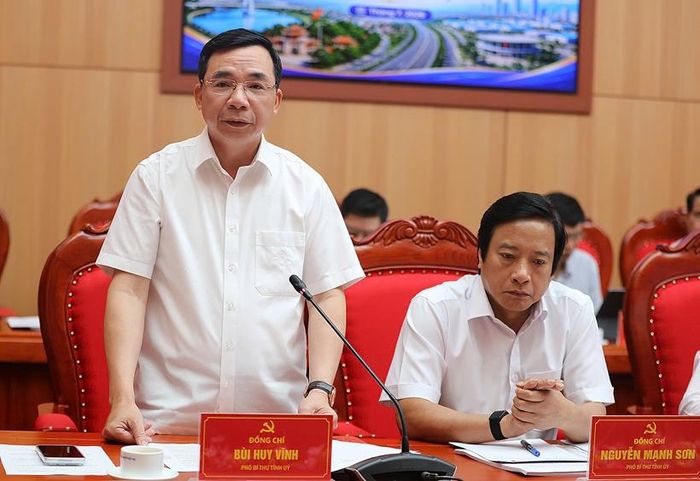 Phó Bí thư Tỉnh ủy Bùi Huy Vĩnh phát biểu tại Hội nghị.