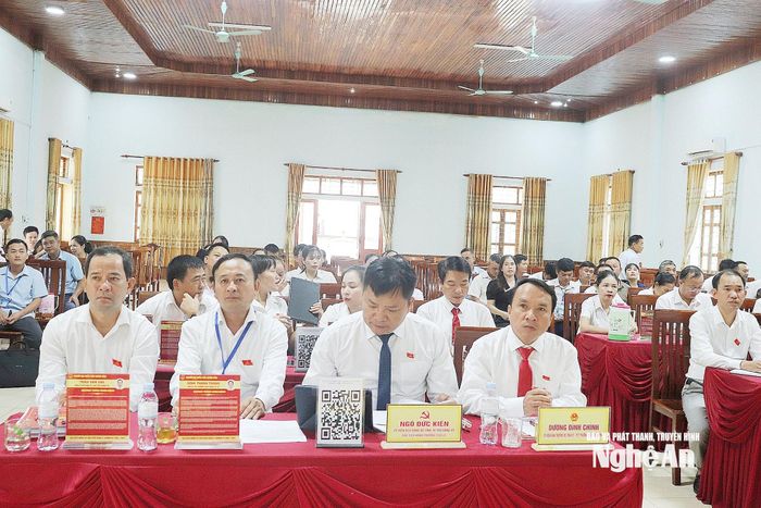 Các đại biểu dự kỳ họp.