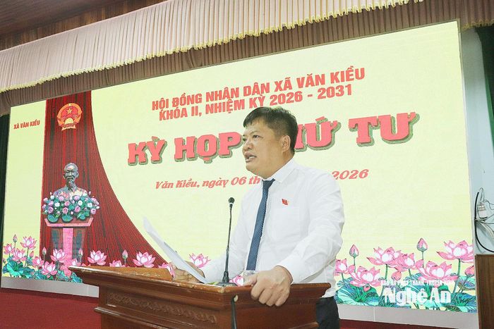 Đồng chí Ngô Đức Kiên báo cáo kết quả Kỳ họp thứ 4, HĐND tỉnh.