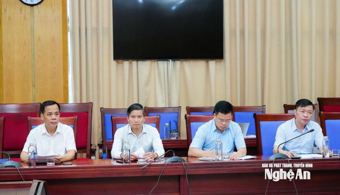 Các đại biểu tham dự cuộc họp. Ảnh: T.L
