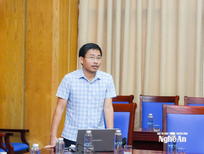 Phó Giám đốc Sở Y tế Nguyễn Văn Thương phát biểu tại cuộc họp. Ảnh: T.L