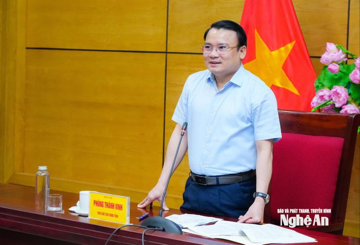Phó Chủ tịch UBND tỉnh Phùng Thành Vinh kết luận cuộc họp. Ảnh: T.L