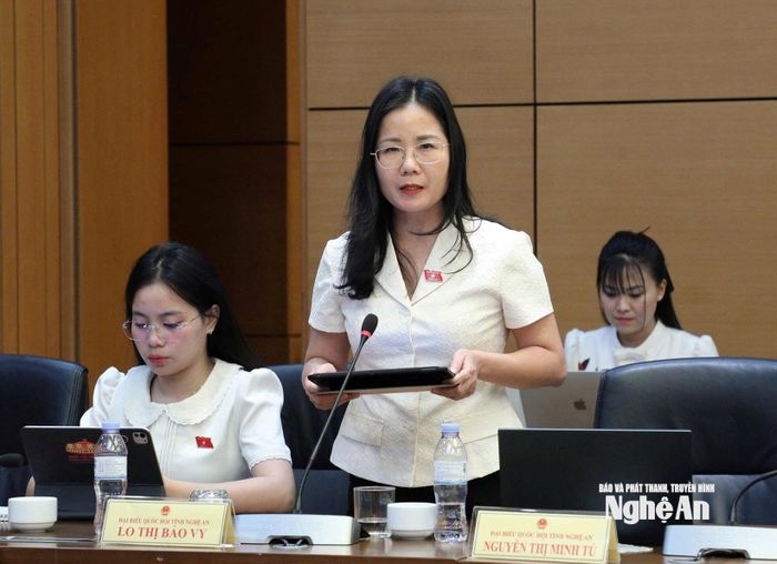 Đại biểu Nguyễn Thị Minh Tú - Giám đốc Trung tâm Khoa học xã hội và Nhân văn (Sở Khoa học và Công nghệ) tham gia phiên thảo luận tổ. Ảnh: Khánh Duy