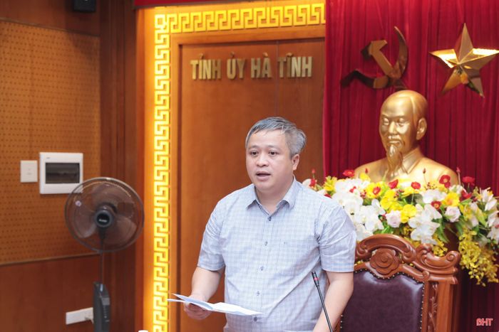 Đồng chí Trần Tiến Hưng - Ủy viên Trung ương Đảng, Phó Chủ nhiệm Thường trực Ủy ban Kiểm tra Trung ương, Phó Trưởng đoàn kiểm tra, giám sát số 233 của Bộ Chính trị, Ban Bí thư kết luận hội nghị.