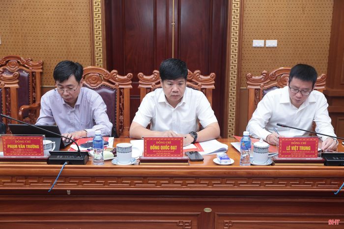 Các thành viên Đoàn kiểm tra, giám sát số 233 tham dự hội nghị.