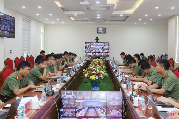 Toàn cảnh điểm cầu Hà Tĩnh.