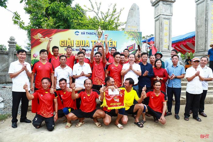Kết thúc giải đấu, Ban Tổ chức đã trao giải nhất cho đội Tân Phong