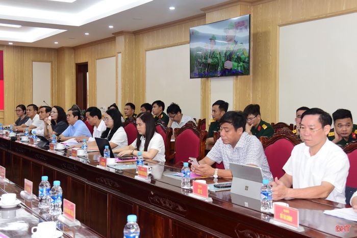 Đại biểu tham gia hội nghị trực tuyến tại điểm cầu Hà Tĩnh.