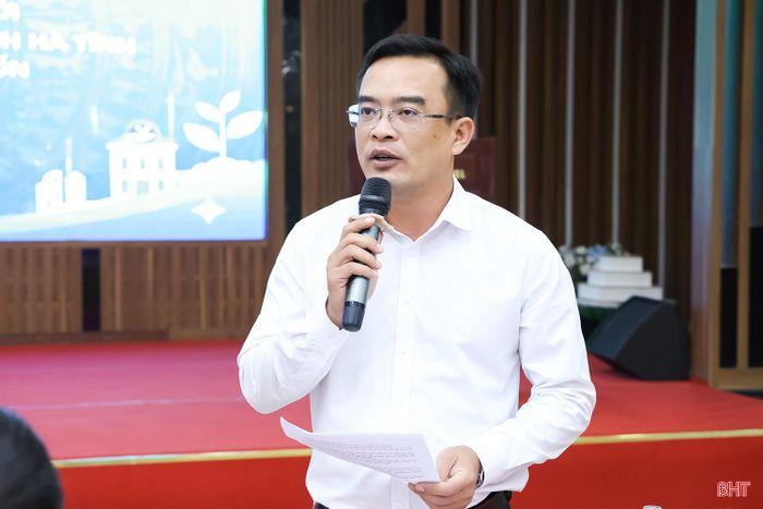 Đại diện Quỹ Hỗ trợ phát triển HTX tỉnh Hà Tĩnh trình bày các nội dung tại hội nghị