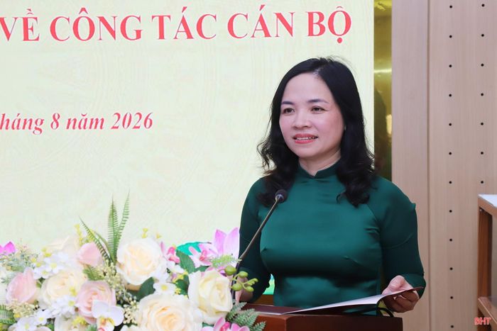 Đồng chí Trương Thị Liên - tân Phó Chánh Văn phòng Đoàn ĐBQH và HĐND tỉnh phát biểu nhận nhiệm vụ.