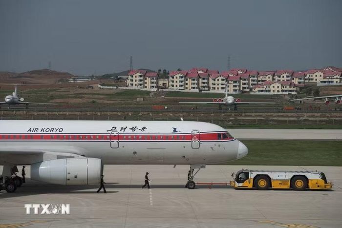 Máy bay của hãng hàng không Triều Tiên Air Koryo tại sân bay Sunan ở Bình Nhưỡng, Triều Tiên. (Ảnh: AFP/TTXVN)