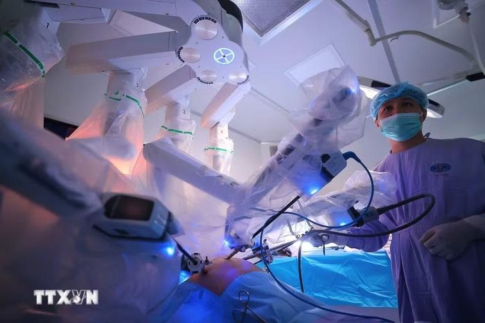 Đây cũng là một trong những hoạt động ứng dụng phát triển khoa học, công nghệ, đổi mới sáng tạo và chuyển đổi số quốc gia áp dụng trong ngành y tế theo tinh thần của Nghị quyết số 57-NQ/TW ngày 22/12/2024 của Bộ Chính trị về “Đột phá phát triển khoa học, công nghệ, đổi mới sáng tạo và chuyển đổi số quốc gia.” (Ảnh: Minh Quyết/TTXVN)