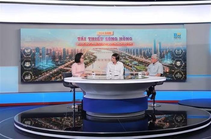 Theo các chuyên gia, sông Hồng là trục cảnh quan, không gian văn hóa và động lực phát triển mới của Thủ đô, cần quy hoạch đột phá, đa chức năng, tôn trọng tự nhiên và lấy người dân làm trung tâm. (Ảnh: Phan Phương/TTXVN)