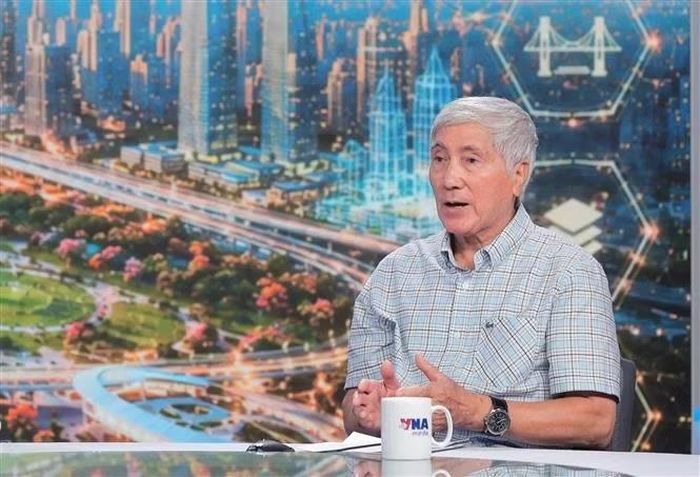 Theo KTS Phạm Thanh Tùng - Chánh Văn phòng Hội Kiến trúc sư Việt Nam: sông Hồng là trục cảnh quan, không gian văn hóa và động lực phát triển mới của Thủ đô, cần quy hoạch đột phá, đa chức năng, tôn trọng tự nhiên và lấy con người làm trung tâm. (Ảnh: Phan Phương/TTXVN)