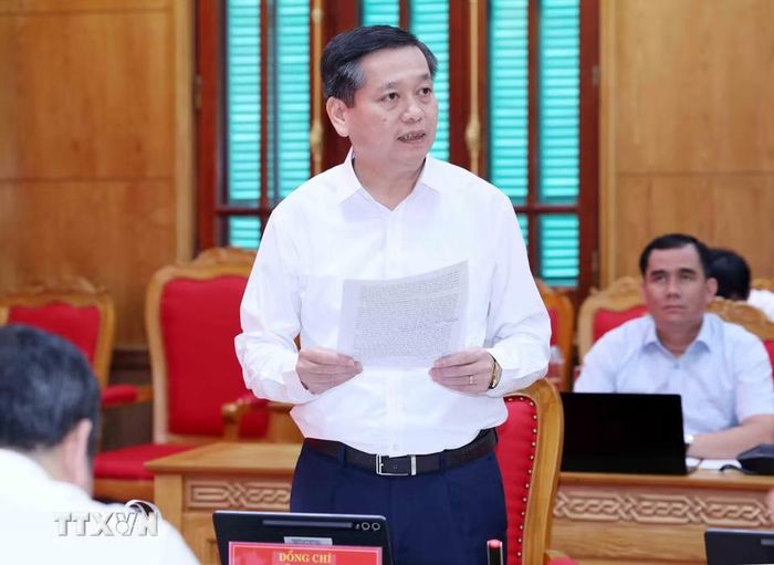 Đồng chí Nguyễn Long Hải, Ủy viên Trung ương Đảng, Phó Bí thư Thường trực Đảng ủy các cơ quan Đảng Trung ương trình bày báo cáo tại hội nghị. (Ảnh: Phương Hoa/TTXVN)