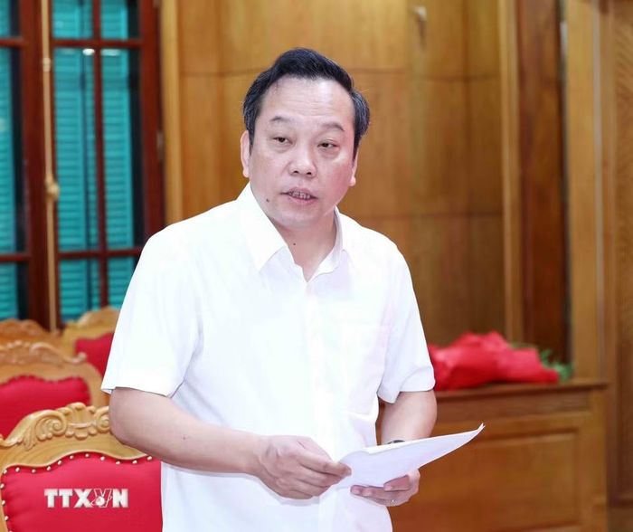 Đồng chí Đỗ Việt Hà, Phó Bí thư Đảng ủy trình bày báo cáo tình hình thực hiện chuyển đổi số trong Đảng bộ. (Ảnh: Phương Hoa/TTXVN)